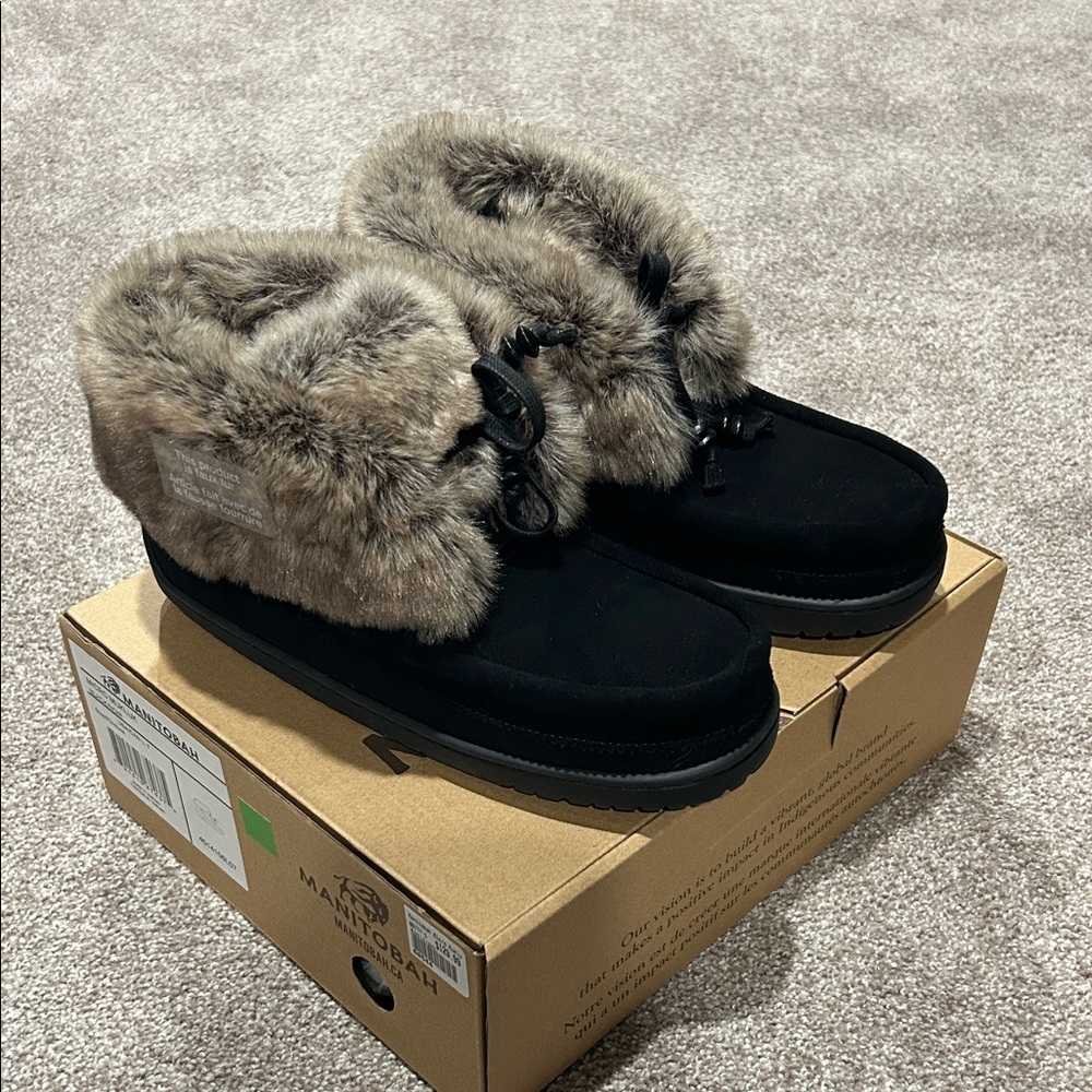 Manitobah Mukluks Black Fur-Trimmed